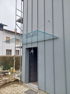 Steklene stene in nadstreški