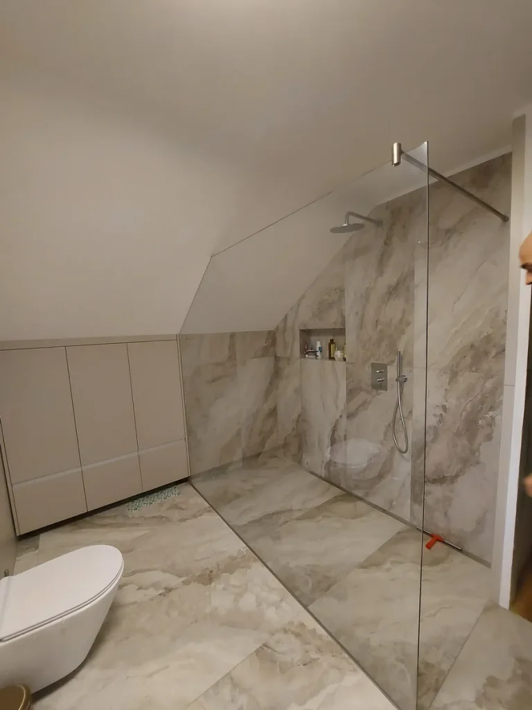 Walk-in tuš s krom profili, Ljubljana